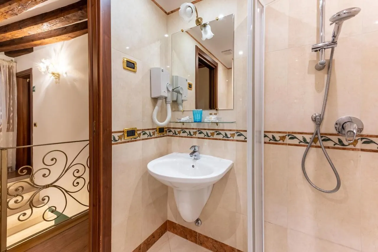 Ca' Pinelli Lejlighed Venedig 0*,  Italien